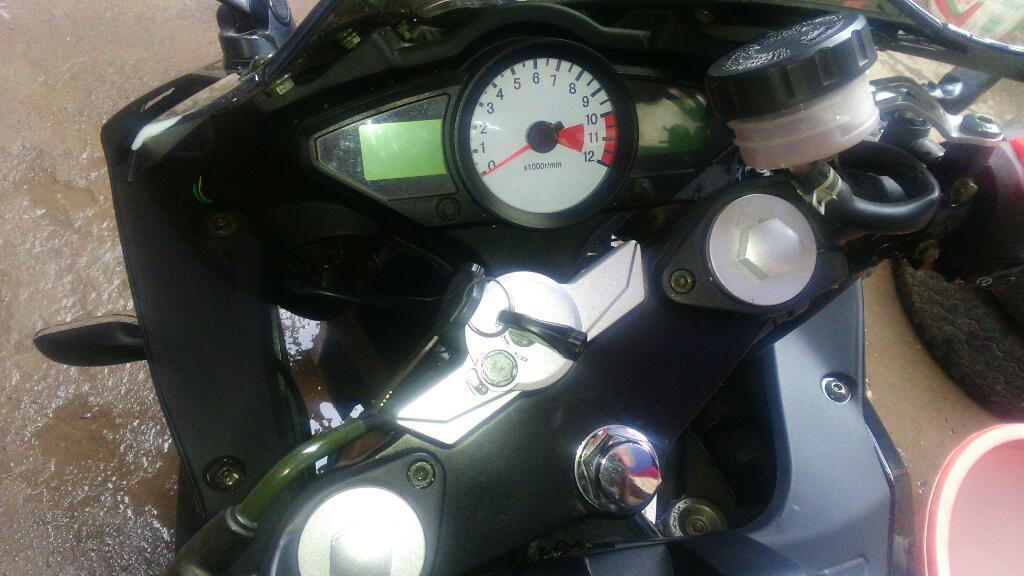 Vendo Moto 300 Cc 2015 400km Recorrido