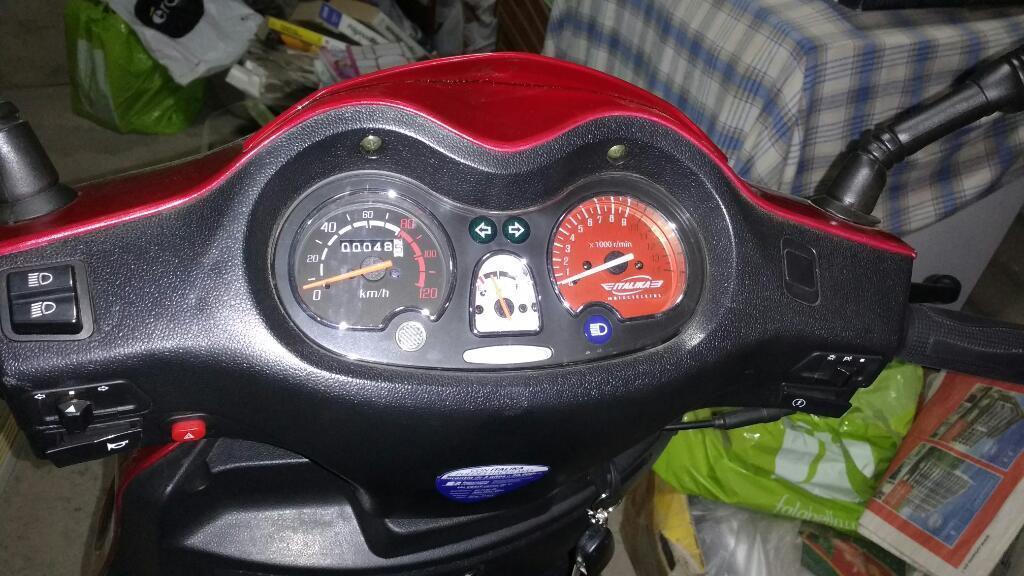 Vendo Moto Scooter Casi Nueva