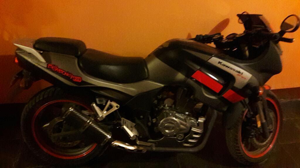 Vendo Moto Modelo Kawasaki Motor 200