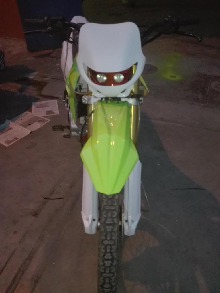 MOTOCROSS 250cc COMO NUEVA TODO OPERATIVO