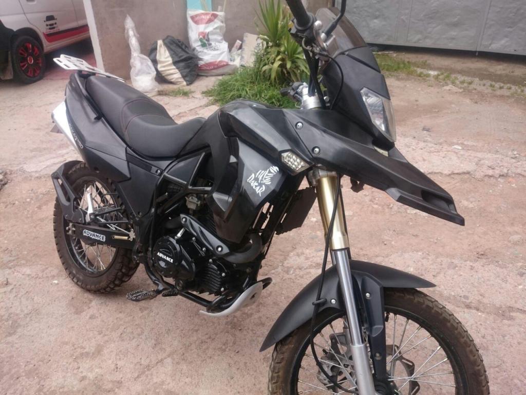 POR URGENCIA VENDO MOTO ADVANCE