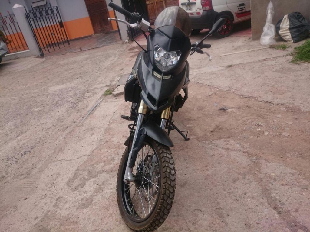 POR URGENCIA VENDO MOTO ADVANCE