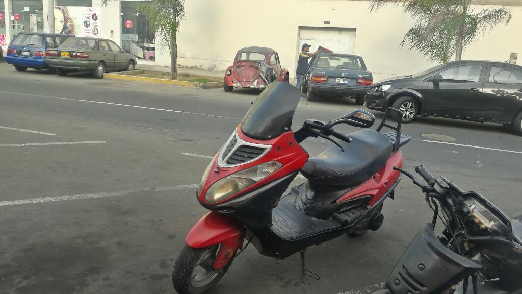 Remato Mi Moto Scooter 150 con Soat hasta Septiembre Mas Casco