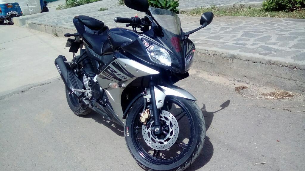 Vendo Yamaha R15