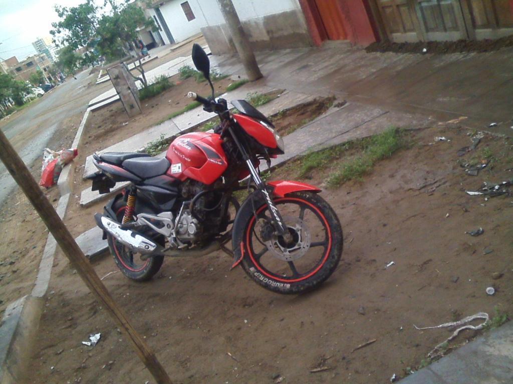 Moto pulsar 135