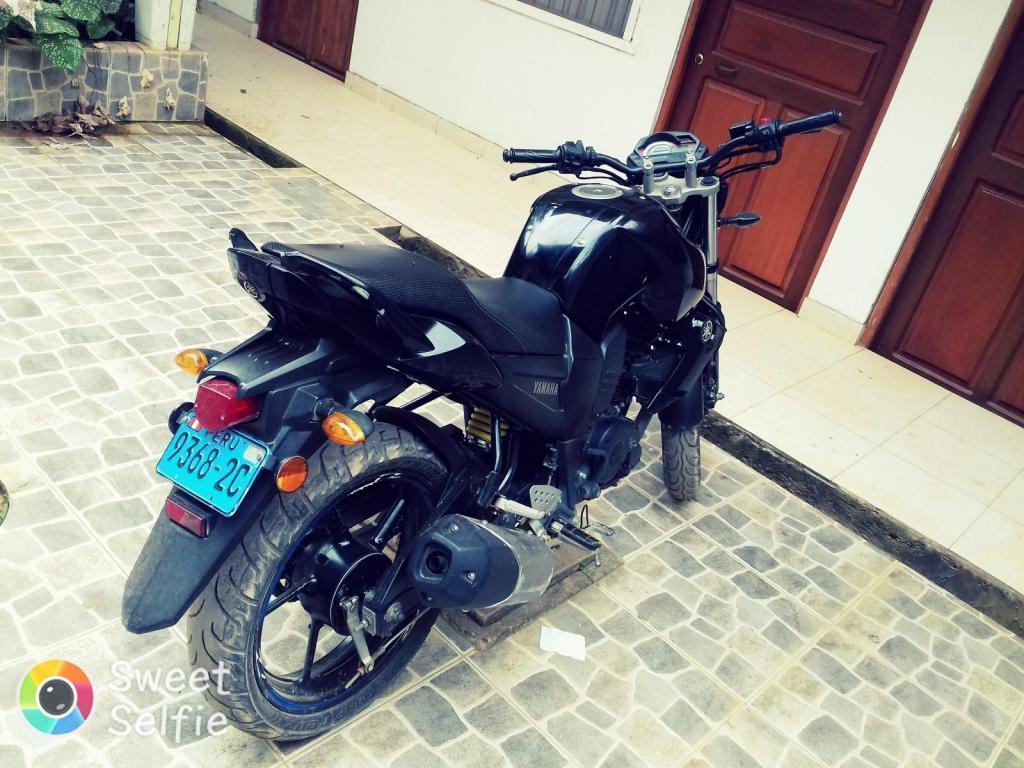 Moto fz color negro