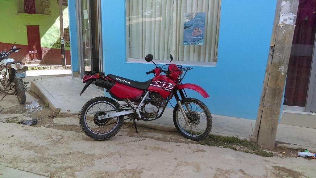 VENDO MOTO HONDA XL 200