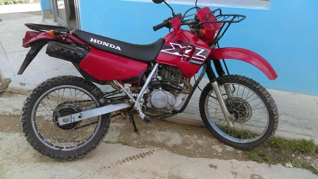 VENDO MOTO HONDA XL 200