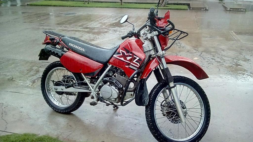 VENDO MOTO HONDA / M. 200