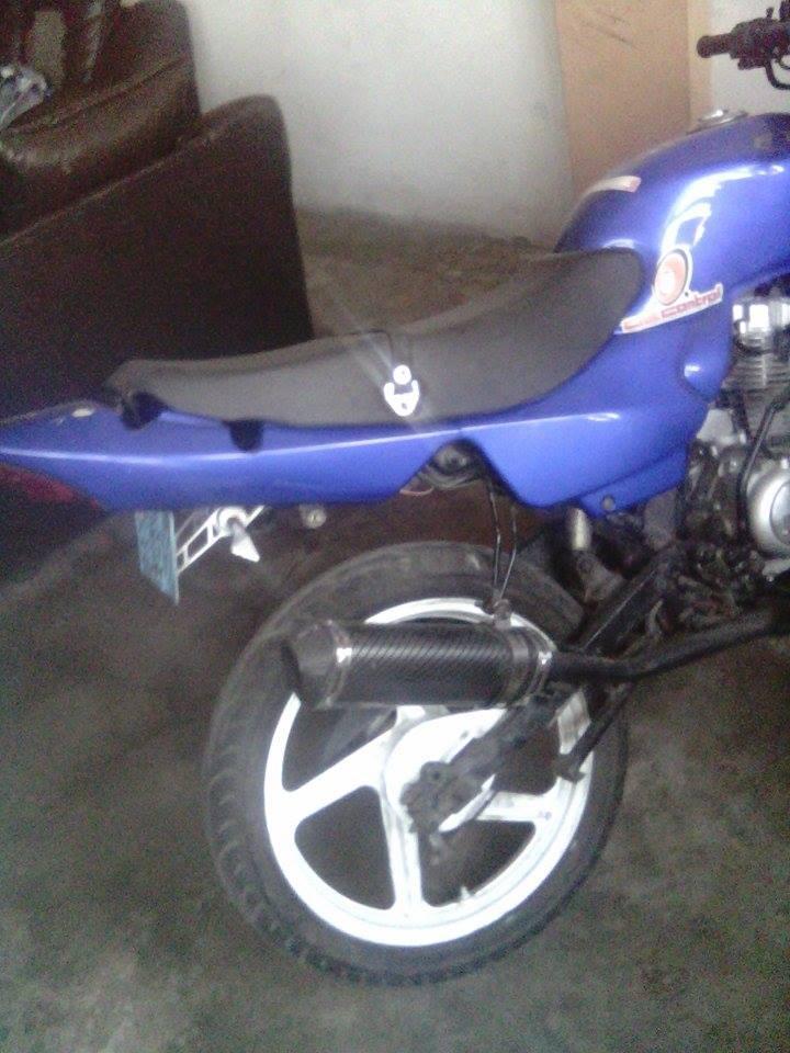 se vende moto italika ft 150 color azul